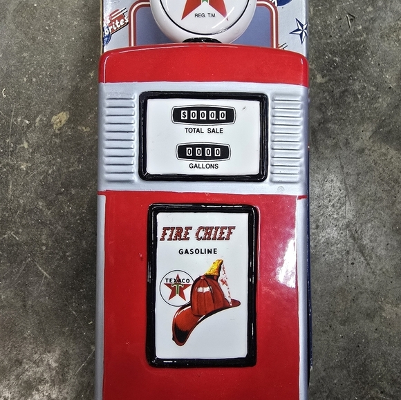 Enesco Texaco Fire Chief Gas Pump Ceramic Collectible Savings Bank - Picture 2 of 5